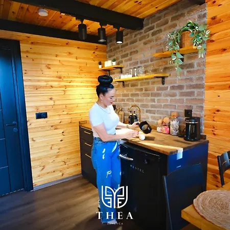 Thea Sapanca فيلة *