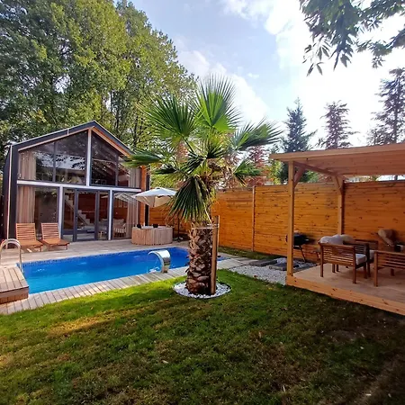 Thea Sapanca فيلة