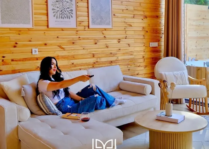 Thea Sapanca Willa Senaiye