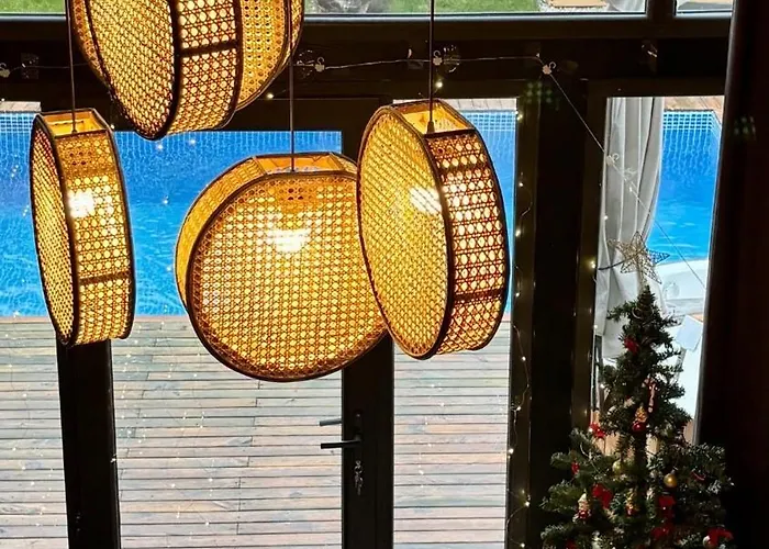 Thea Sapanca Willa *